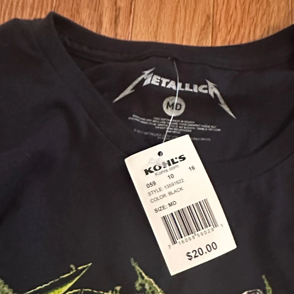 Metallica and AC/DC Graphic T-Shirts - Picture 3 of 5